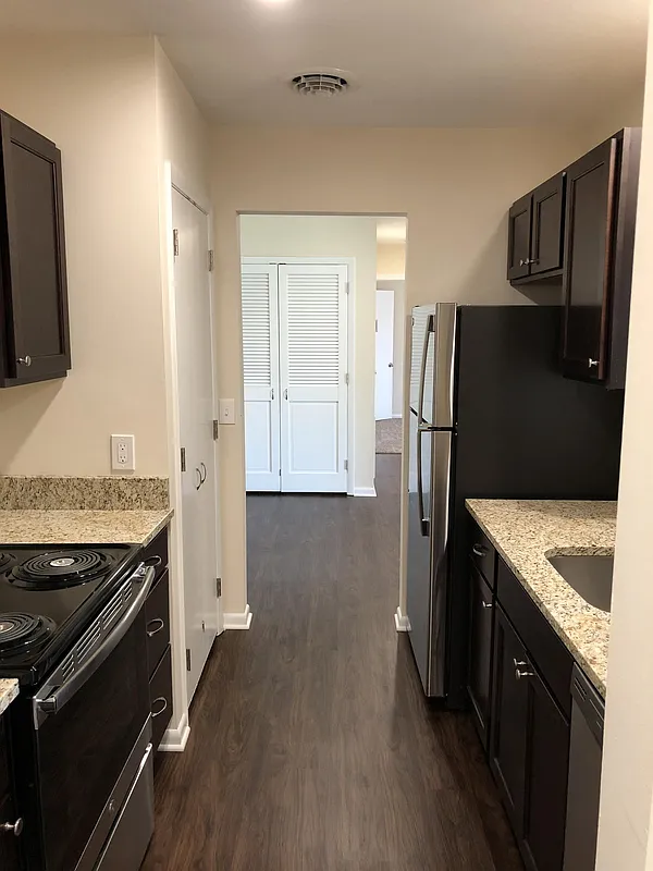 2 bed, 1.0 bath, 800 sqft, $1,295 — Photo 3