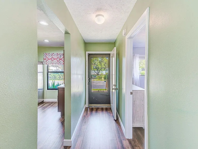 6040 27th St W — Photo 2