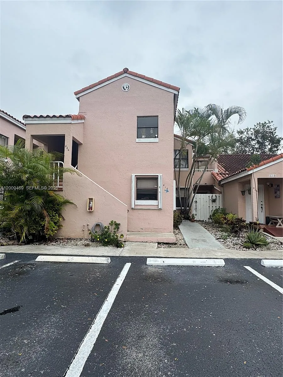 Building Photo - 11810 SW 80th St #216