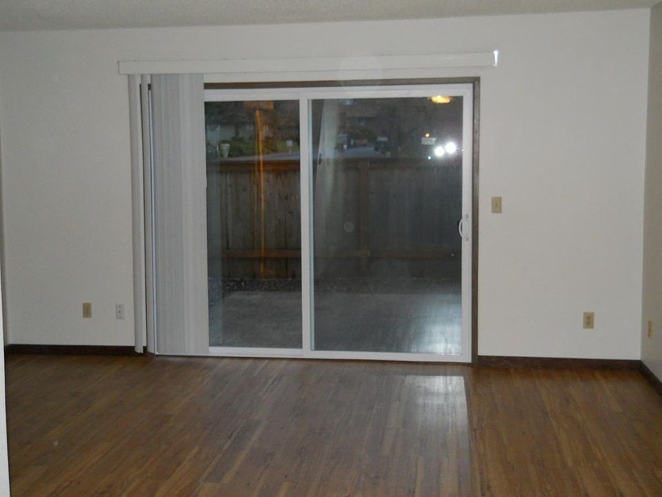 2nd image of 17261 SW Merlo Rd