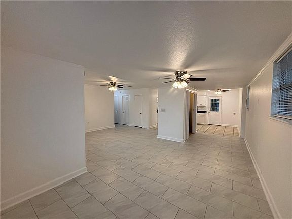 4th image of 1805 Redwood Dr