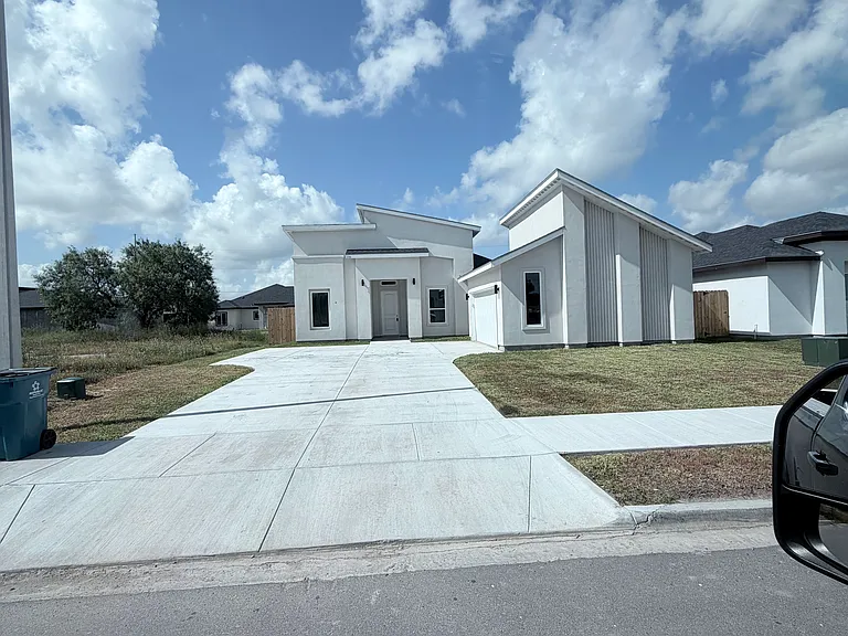 3746 Avenida Residencial — Photo 1