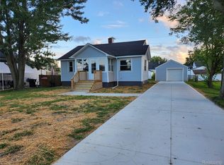 19616 Bigelow St, Roseville, MI 48066