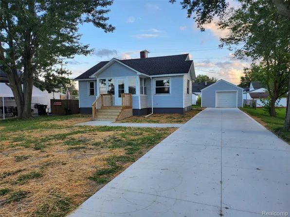 19616 Bigelow St, Roseville, MI 48066