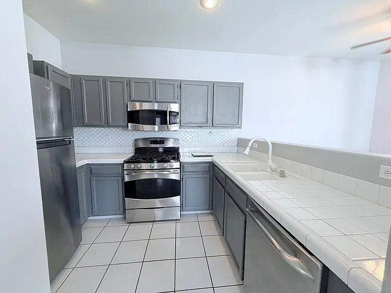 1822 N Jones Blvd — Photo 5