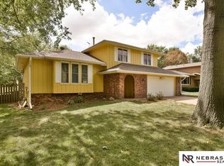15745 Valley St, Omaha, NE 68130