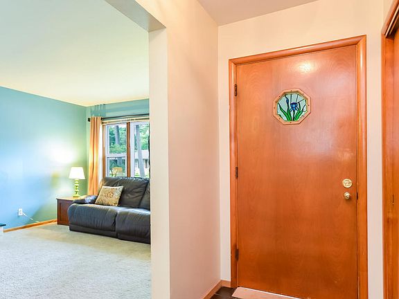 4th image of 3132 Country Club Dr