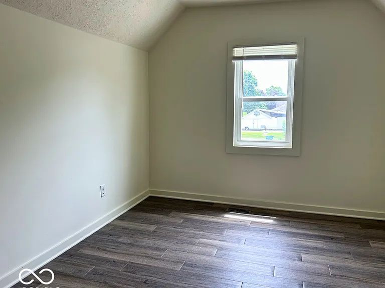 814 Powell St — Photo 24