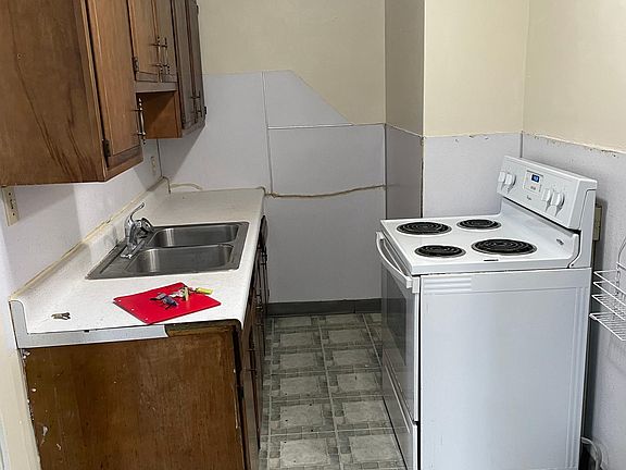 3rd image of 531 Spink St