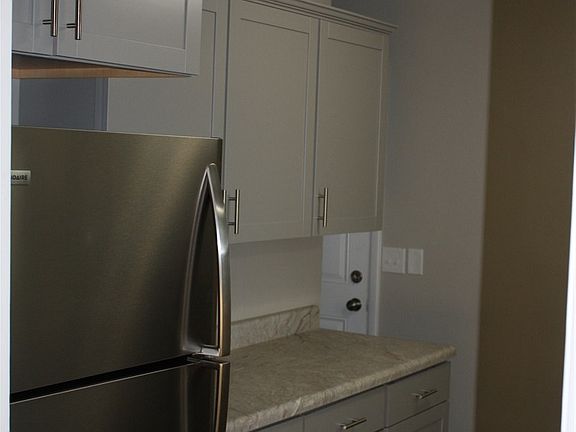3rd image of 591 S Woodland Dr