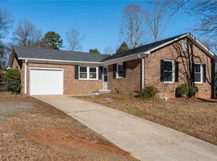 307 Foxcroft Dr, Winston Salem, NC 27103