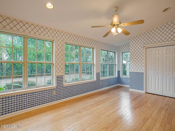 4th image of 1605 Village Way