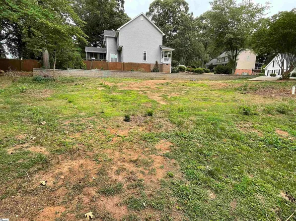 14 Whistler Dr, Greer, SC 29651