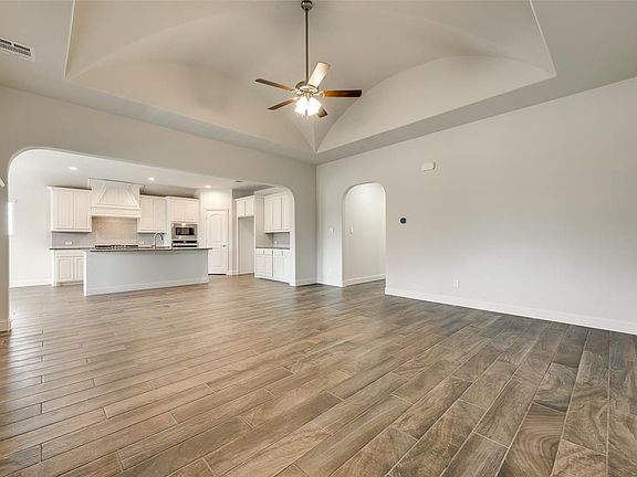 5th image of 112 Sapphire Ln