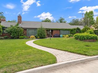 1720 Randel Rd, Nichols Hills, OK 73116