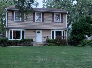 2200 Flicker Ln, Rolling Meadows, IL 60008