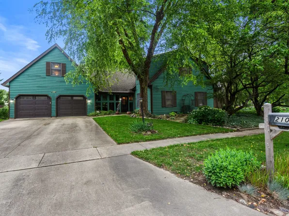 2104 Doubletree Ln, Champaign, IL 61822