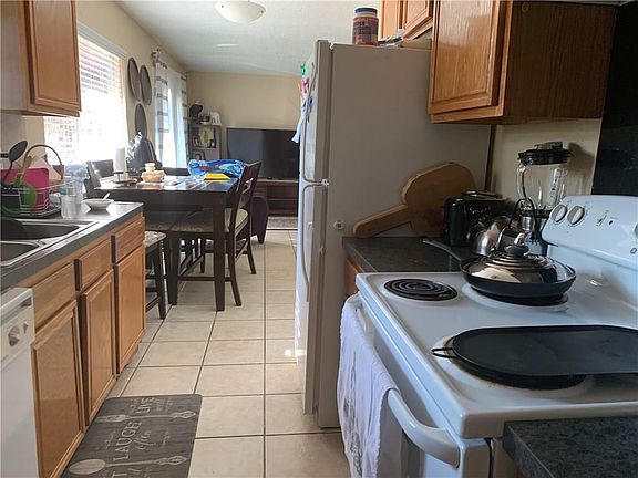 5th image of 1401 Oak Creek Dr