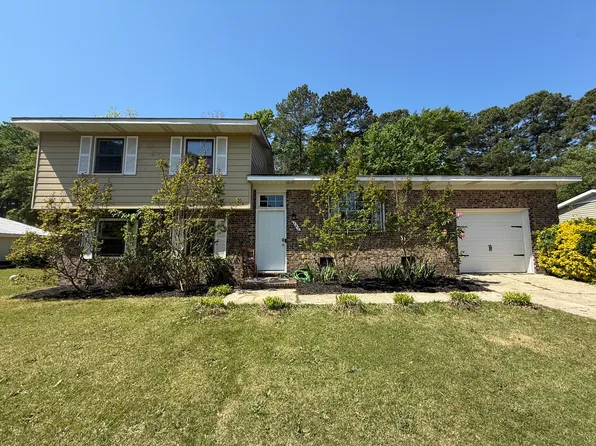 747 Goodyear Dr, Spring Lake, NC 28390