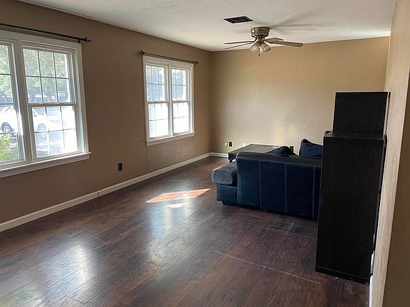 4th image of 613 W Caddo St