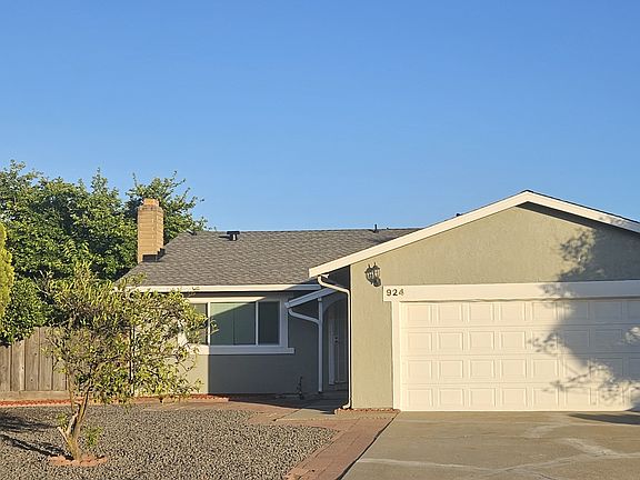 2nd image of 924 San Miguel Pl