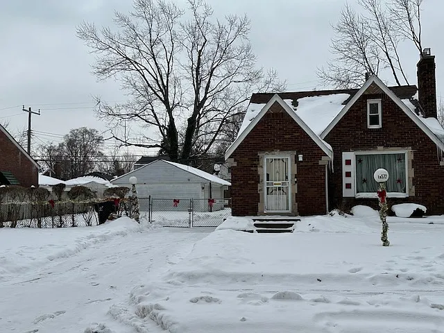 15572 Fordham St — Photo 1