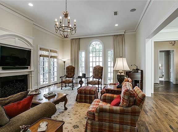 5th image of 10 Stonecourt Dr