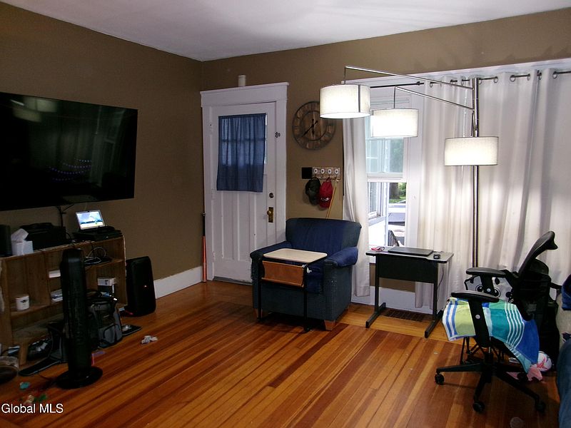 3rd image of 111 Sanders Avenue