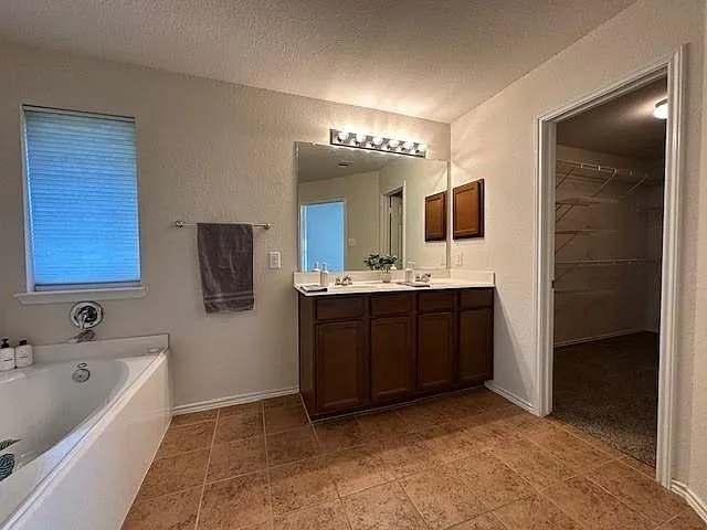 10426 Whisper Bluff Dr — Photo 12