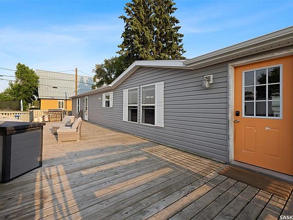 3rd image of 294 Byron STREET