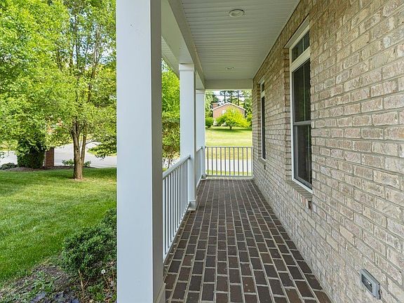 3rd image of 916 Kentwood Dr