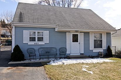 1st image of 907 Hillwood Cir