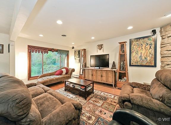3rd image of 6727 N Wildwood Ave