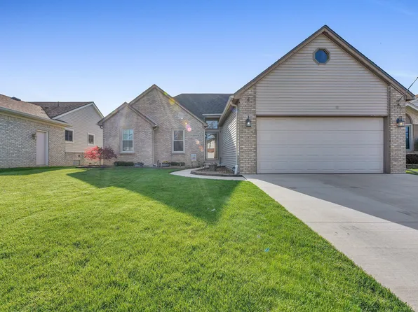 46612 E Briarwood Dr, Chesterfield, MI 48051