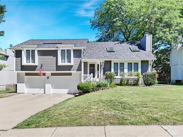 10571 Bradshaw St, Overland Park, KS 66215