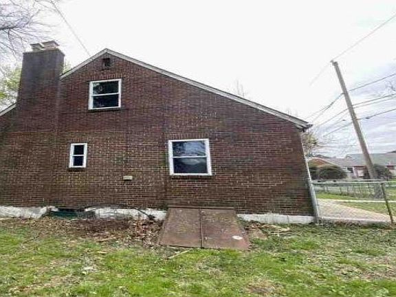 4th image of 1755 E Emmaus Ave