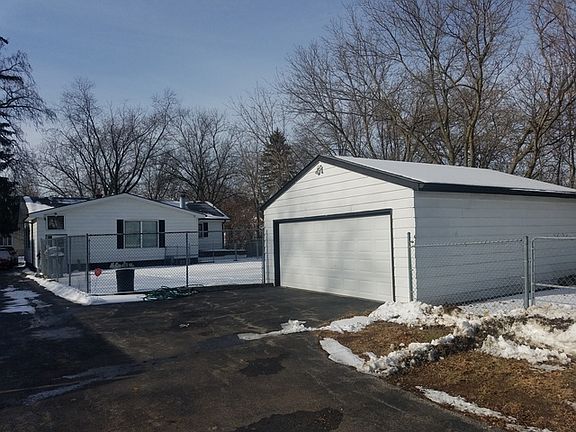 2nd image of 2915 Ezra Ave