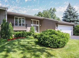 68 Briarwood Ln, Oak Brook, IL