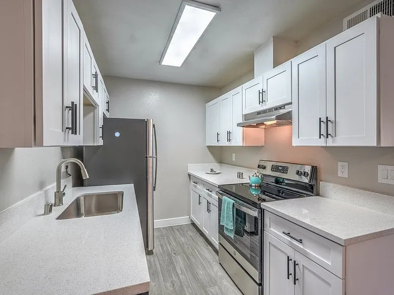 Rosewood Park Apartments — Photo 1