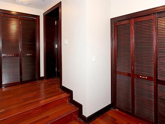 5th image of 4540 Lindell Blvd APT 204