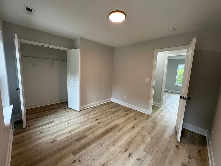 3530 Charing Cross Rd — Photo 9