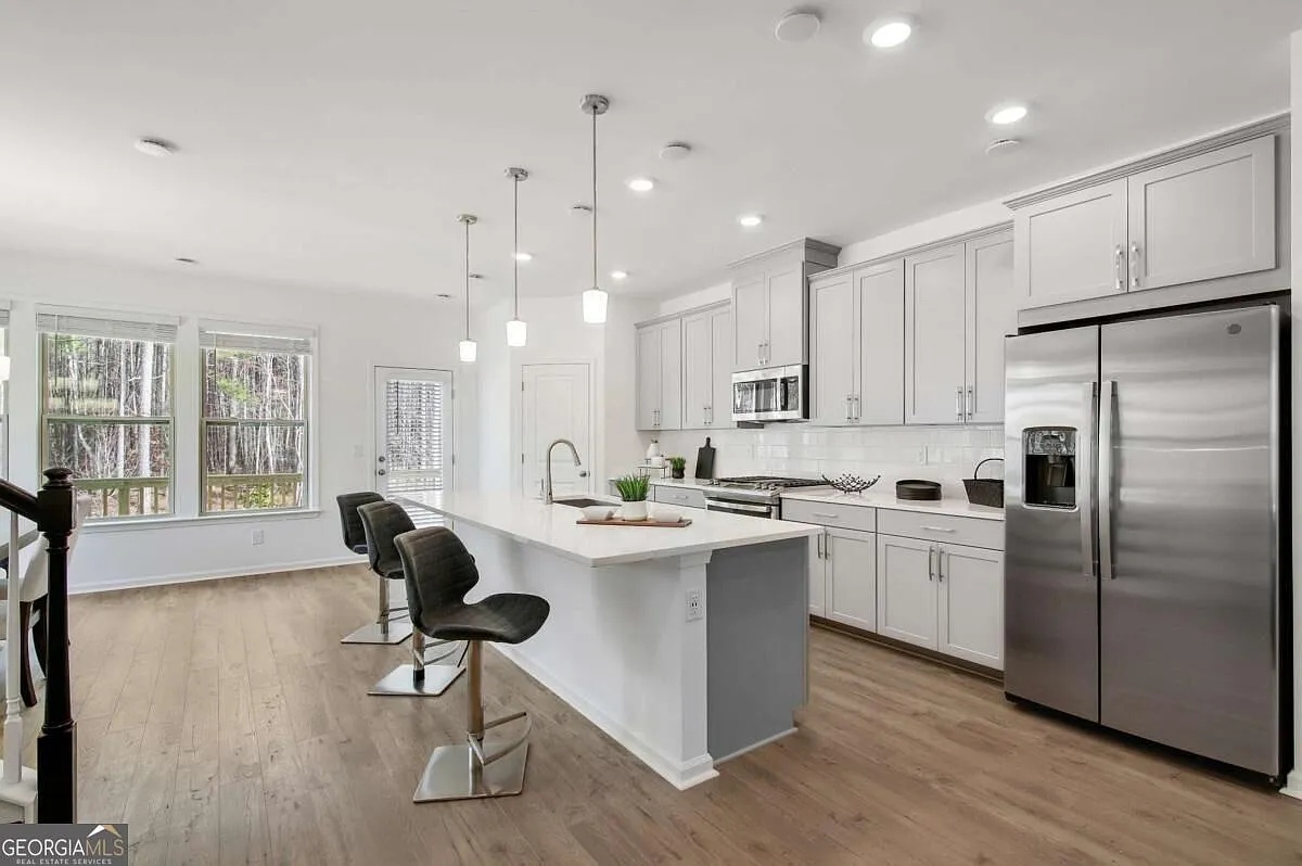 4 bed, 3.5 bath, 2430 sqft, $3,195 — Photo 2
