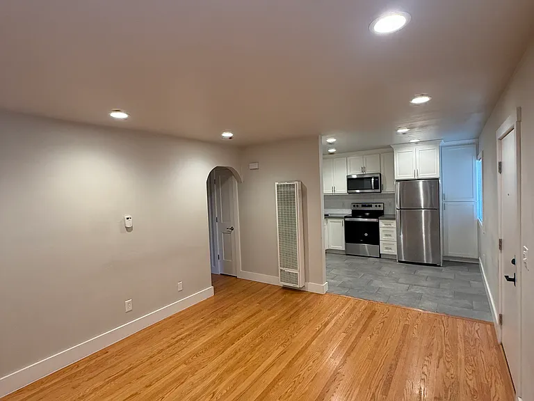 101 Lafayette Cir #17 — Photo 2