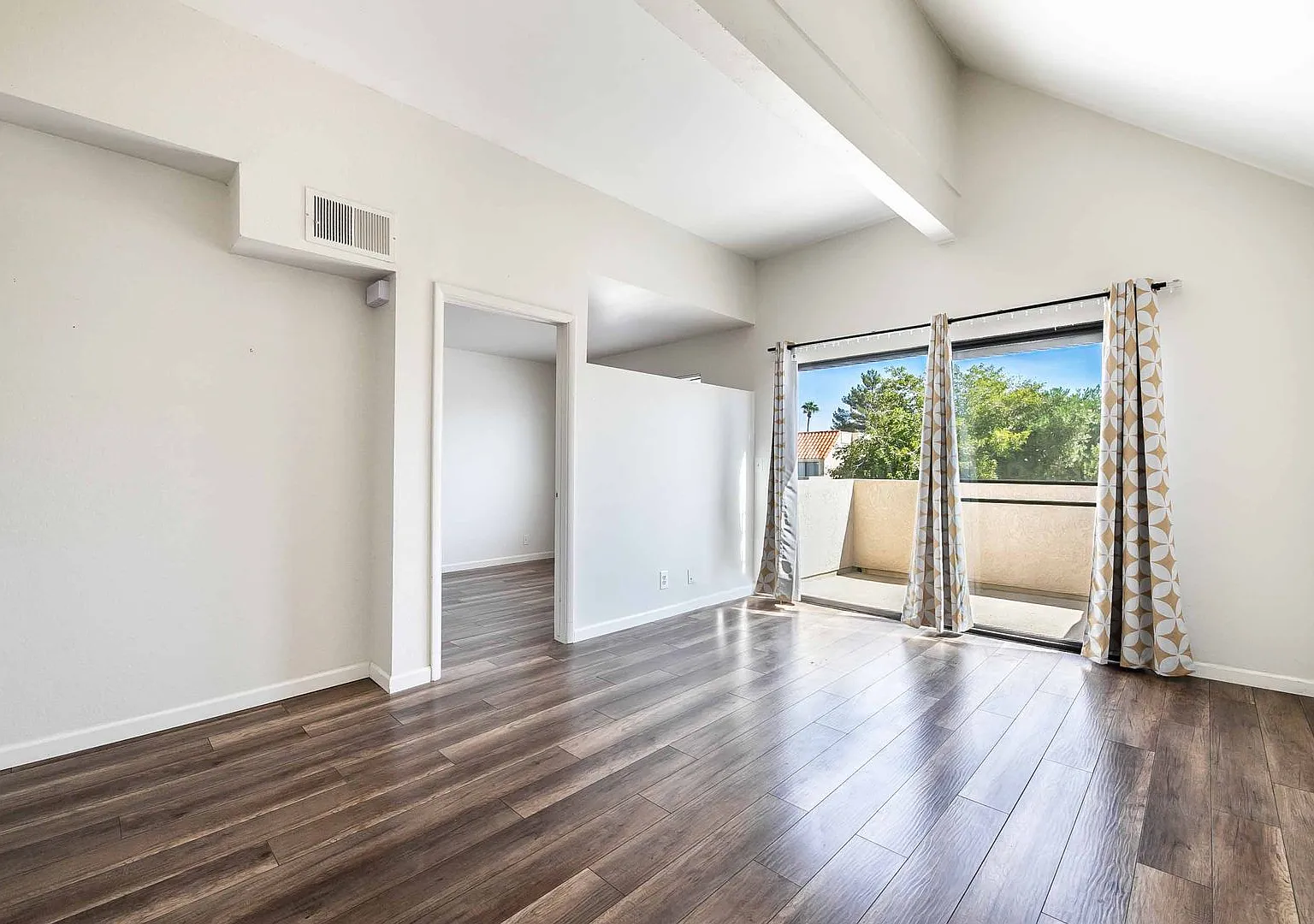 Central Las Vegas Condo Near Chinatown & The Strip — Photo 2