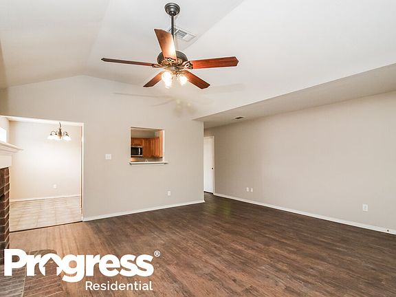 5th image of 1113 Lake Bluff Dr