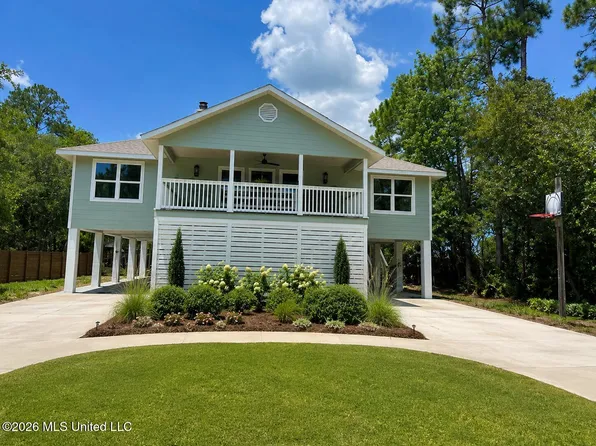 113 Forest St, Pass Christian, MS 39571