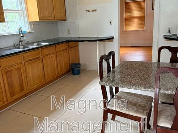 2nd image of 1502 Oakdale Cir