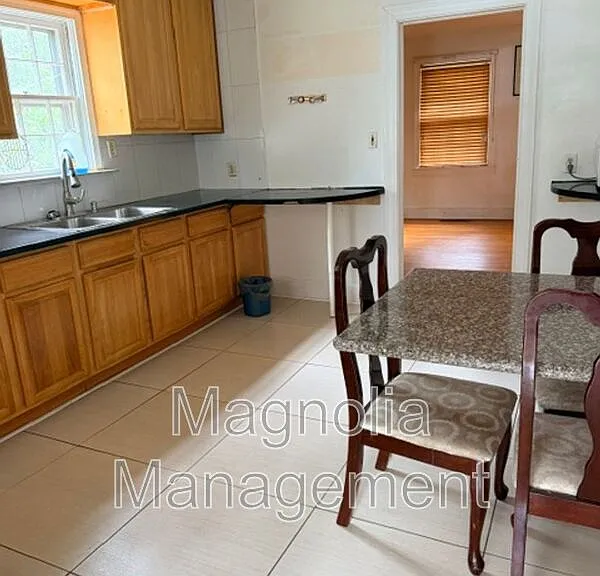 1502 Oakdale Cir — Photo 2