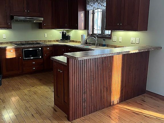 Under cabinet lighting