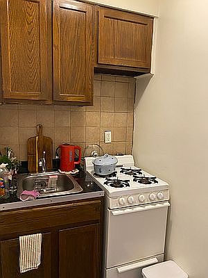 5th image of 300 E 92nd St APT 5C